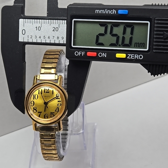 Womens Vintage Timex Petite Watch 25mm Gold Tone Retro Dial Manual Wind Runs - Picture 4 of 11